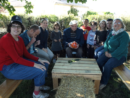 Sortie dans les jardins de l' association VIE.