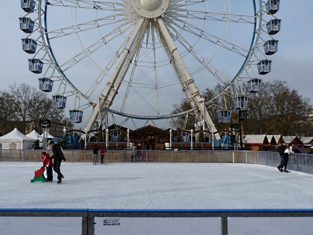 La patinoire de la place de la République Noël 2010 6 mp1