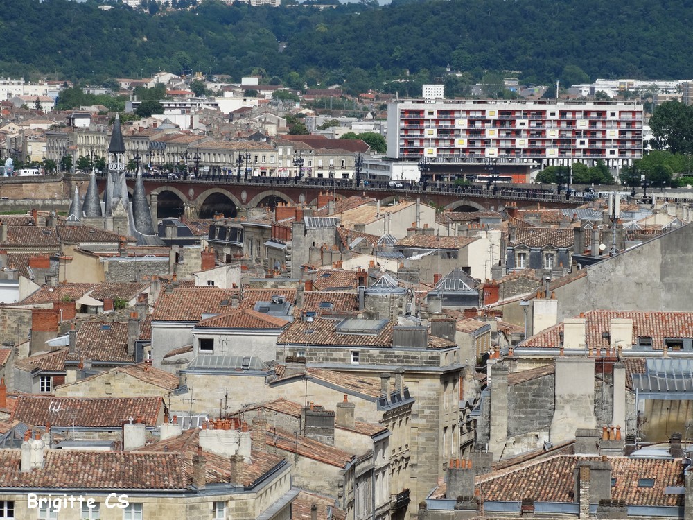 La tour Pey-Berland : vue sur le Port de la Lune et la Garonne...