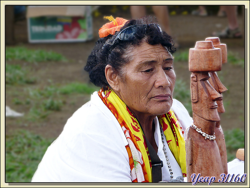 La vendeuse de souvenirs - Anakena - Rapa Nui (île de Pâques) - Chili