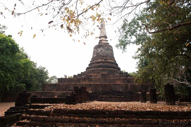 Si Satchanalai, wat Khao Suwan Khiri dans son ensemble naturel