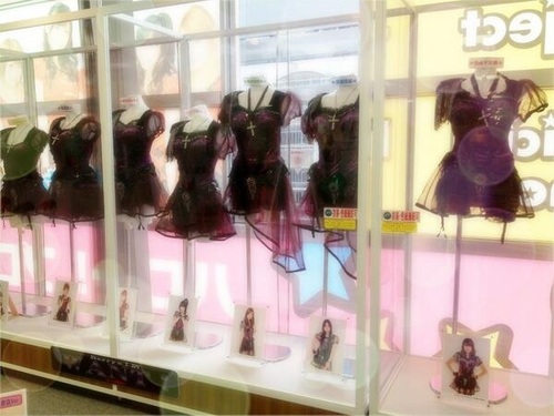 Tenues des Berryz Kobo au Hello!Shop