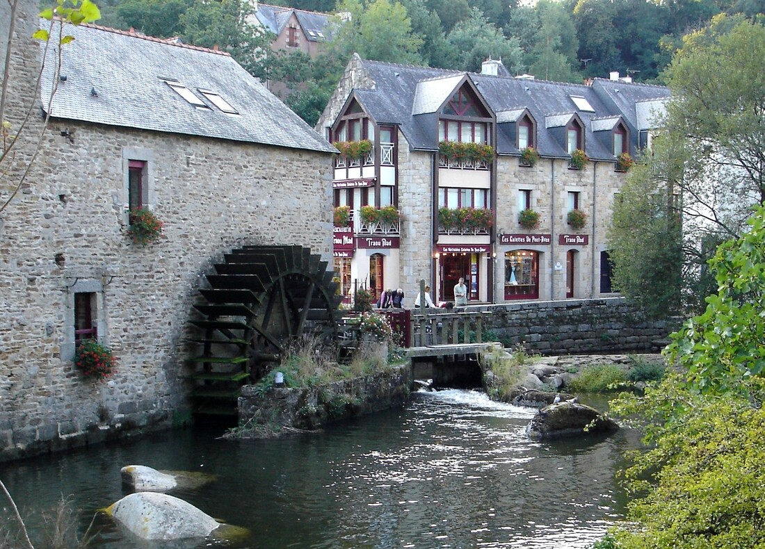 Bretagne  mai 2014 : Pont Avan : "  Carte de France de Canelle "