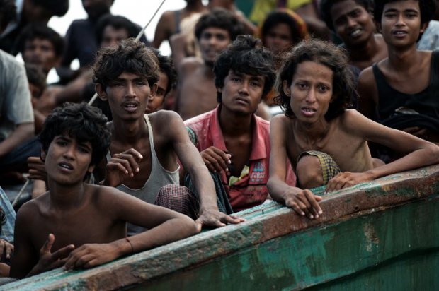 Des boat-people rohingyas de Birmanie dans un bateau au large de la Thaïlande, le 14 mai 2015 (AFP / Christophe Archambault) Des boat-people rohingyas de Birmanie dans un bateau au large de la Thaïlande, le 14 mai 2015 (AFP / Christophe Archambault)
