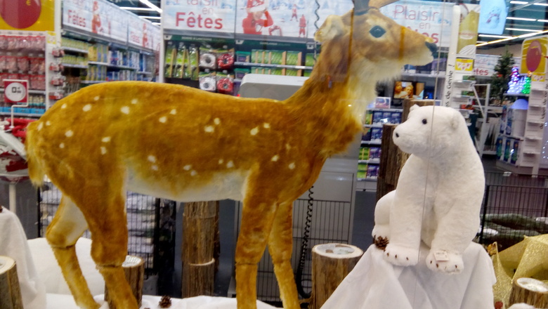 les magasins mettent leurs habits de Noël