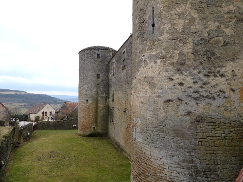 Le château de Châteauneuf en Auxois