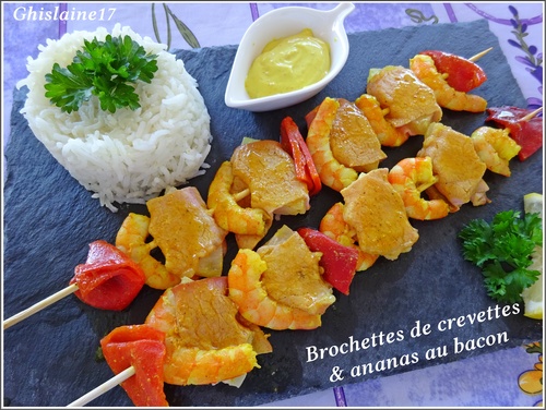 Brochettes de crevettes & ananas au bacon