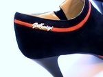 Chaussures à talons en daim noir et orange