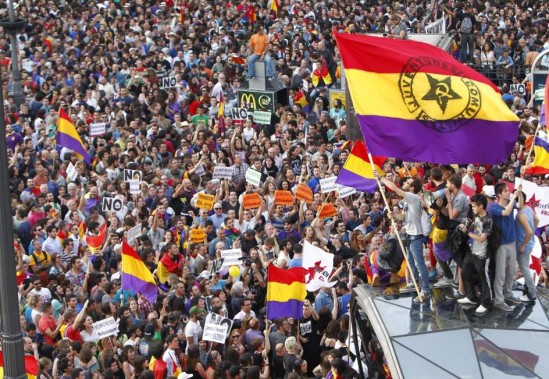 État espagnol : manifestations monstres contre la monarchie après l'abdication "surprise" de Juan Carlos