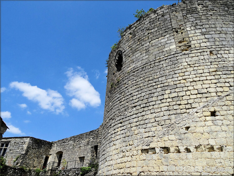 Photos du donjon du XIVème siècle - château médiéval de Langoiran