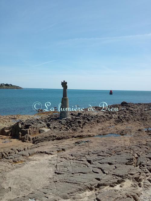 Locmariaquer, statue de Notre-Dame de Kerdro