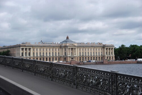 Le quai de l'Université à Saint Petersbourg
