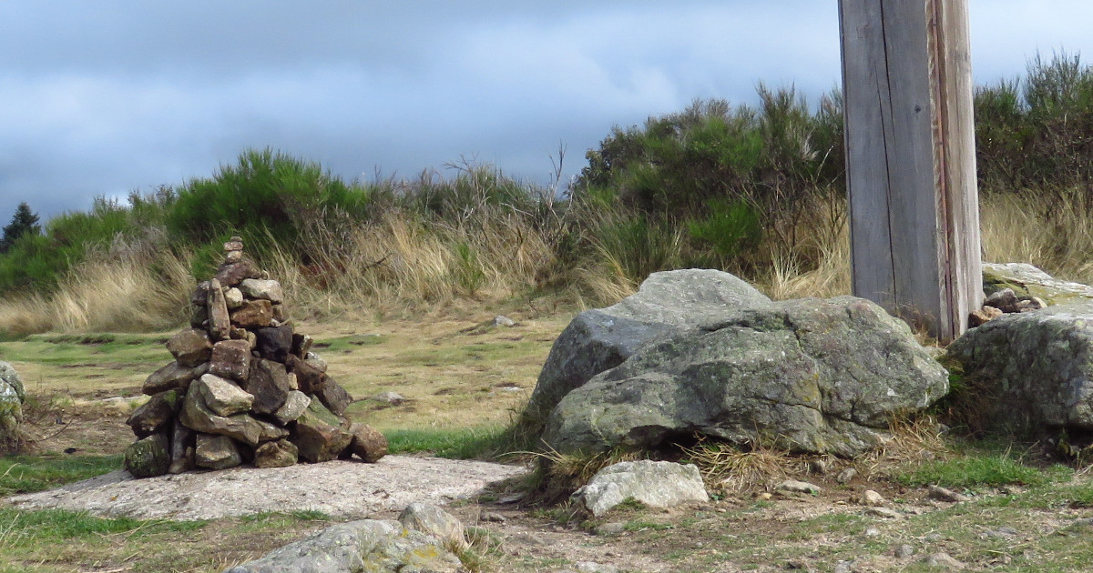 Cairn et Croix de Chaussitre