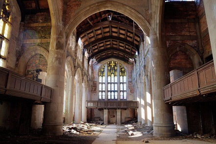 Bel abandon : une église ... 