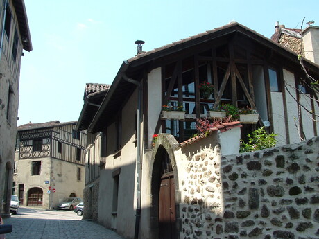 Limoges :Son patrimoine historique, le quartier de la Cité,un ancien lieu médiéval autour de sa Cathédrale