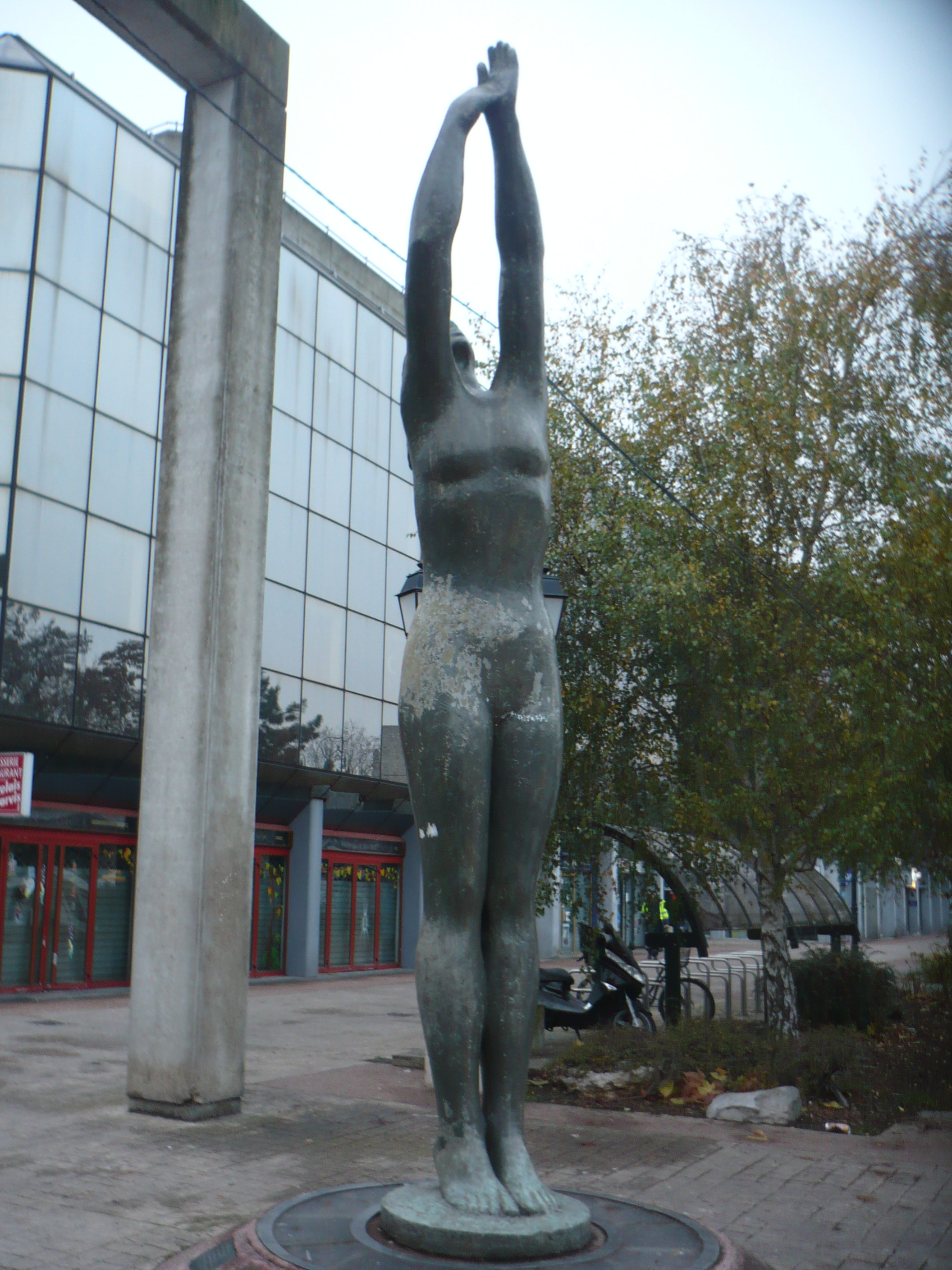 Statue de Pierre Lagénie La cueillette - lacalobra