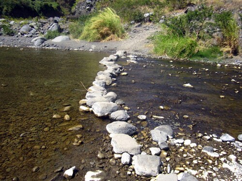 gué sur la rivière des galets