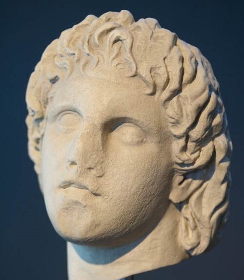 Alexandre le Grand, à Thessalonique, Pella, Yazd,et même Fontainebleau