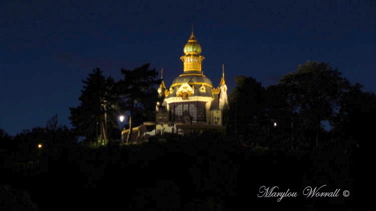 Prague : La nuit sur les rives du fleuve
