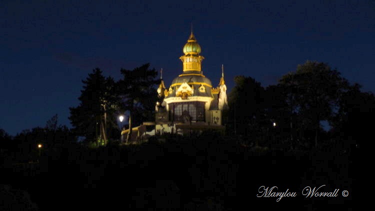 Prague : La nuit sur les rives du fleuve