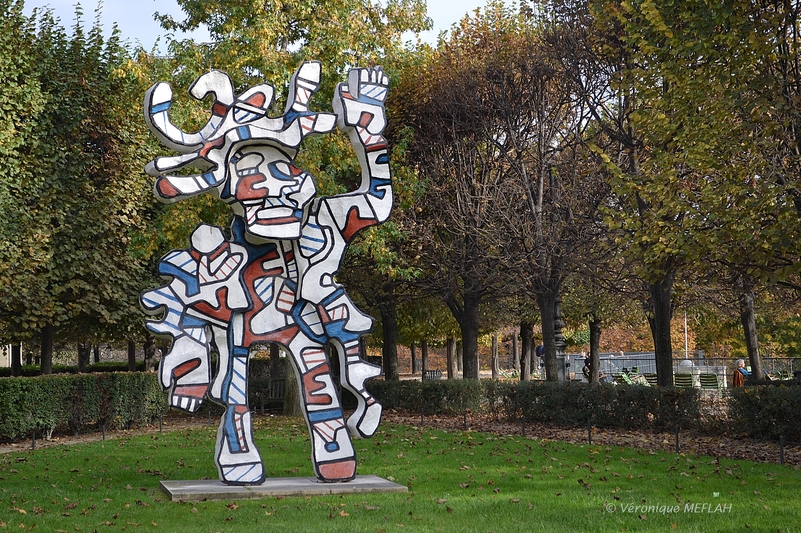 Jardin des Tuileries : "Le Bel costumé" de Jean Dubuffet