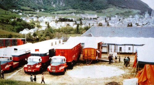 ambiance autour du cirque Jean Richard à Mende en 1971 ( archives Jean Claude Murat)