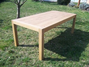 Table contemporaine