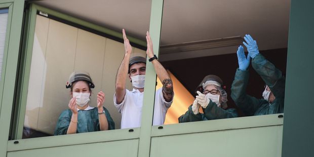 Le personnel d'une maison de retraite à Albino, en Lombardie.