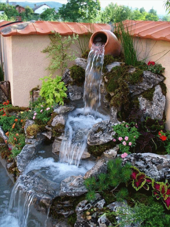 Fontaine de jardin (chute d'eau)