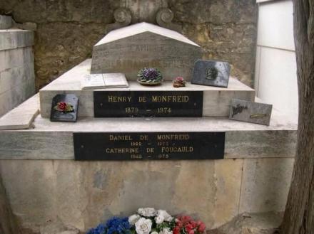 Peut être une image de monument