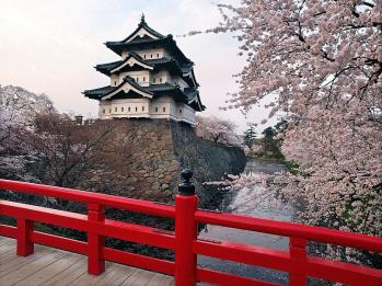 1. Hirosaki Castle (Aomori)