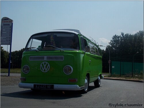 arrivee des voitures au circuit  le vendredi 25 juillet 2014  du super vw festival 