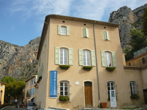 Moustiers-Sainte-Marie (Alpes de Haute Provence)