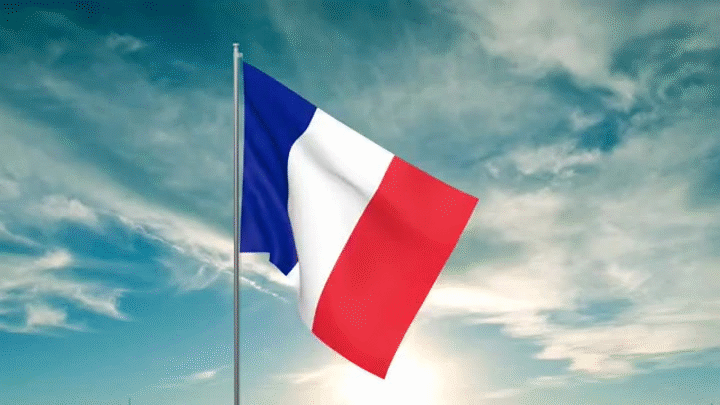 * 2020 année de Gaulle - À Montcornet, Macron invoque "l'esprit français qui jamais ne se résout à la défaite"