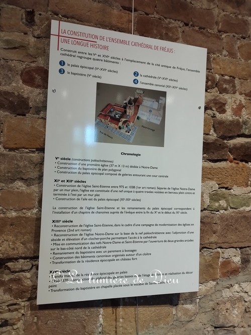 Fréjus, le cloître de la cathédrale saint Léonce