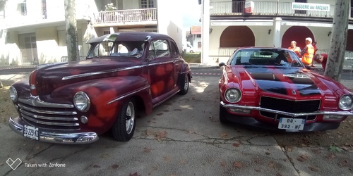 Magnifique exposition d'ancienne auto