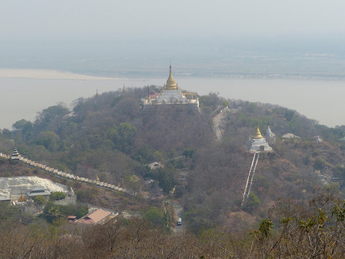   la pagode Soon U Ponnya Shin sur les hauteurs de Saraing