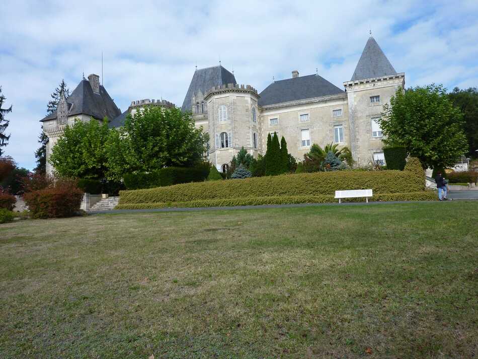  Le château de la Meynardie.