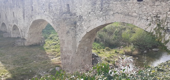 Peut être une image de l’aqueduc de Ségovie et Stari Most