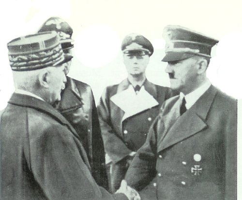 L’entrevue de Montoire, le 24 octobre 1940 
entre Pétain et Hitler