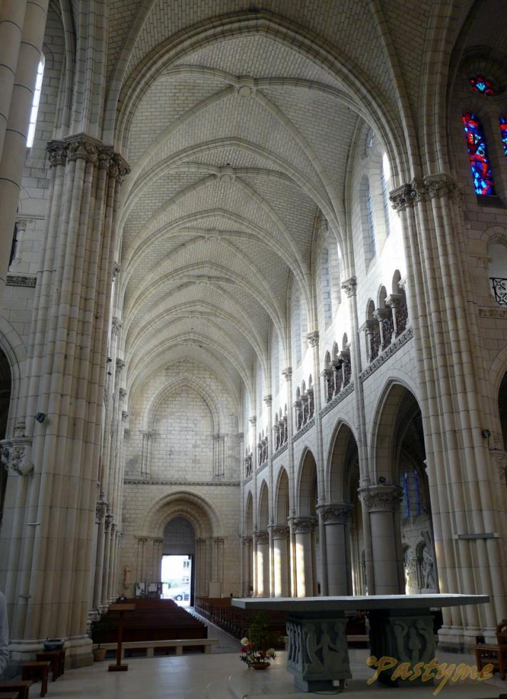 Eglise de Saint Nazaire.....intérieur