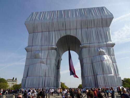 L'Arc de Triomphe emballé par Christo (photos)