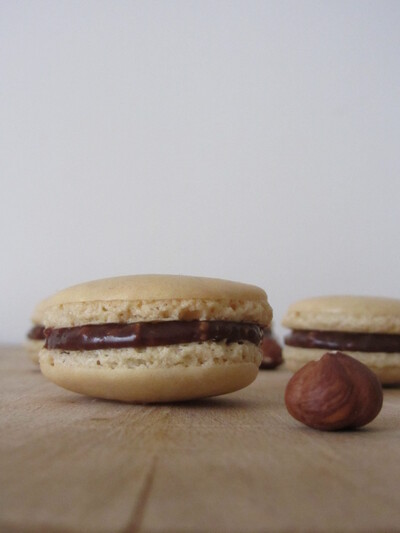 Macarons à la noisette, ganache au pralin