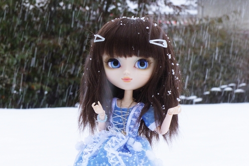 Snowing Day - Yonna