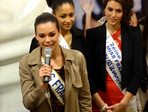 L'arrivée à Châtillon sur Seine de Miss France et de ses dauphines...