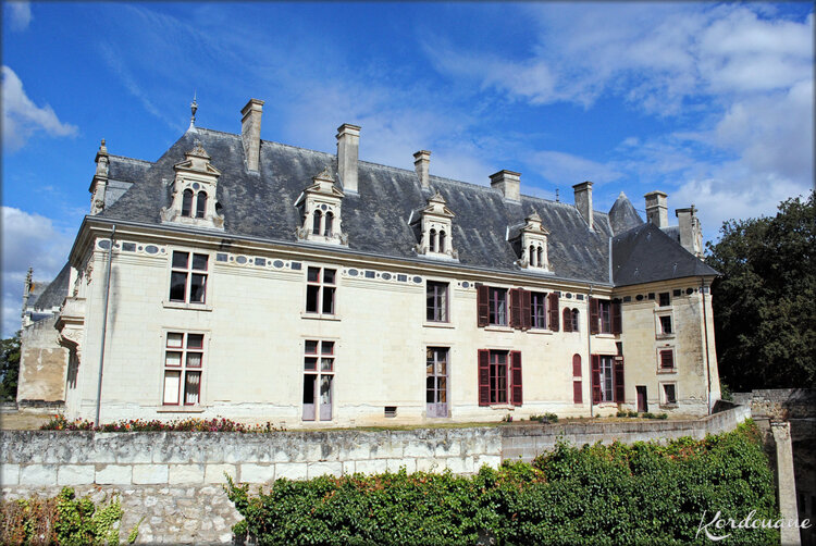Photos du Château de Bréze, un Château de la Loire
