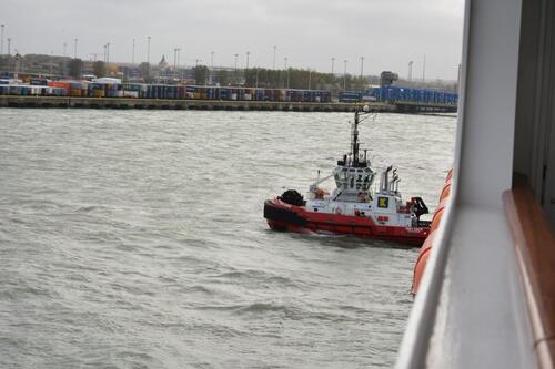 Remorqueurs pour l'accostage dans le port de Zeebruges