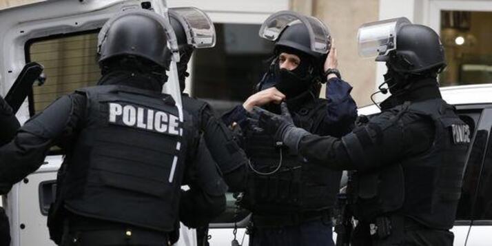 EN DIRECT - 2200 policiers demain pour la manifestation à Paris et des tireurs d'élites sur les toits!
