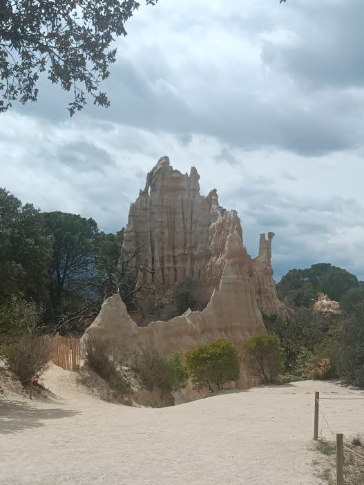 Aucune description de photo disponible.