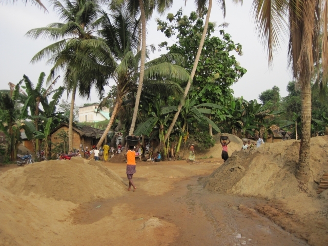 270 Adjohoun ramassage du sable du fleuve